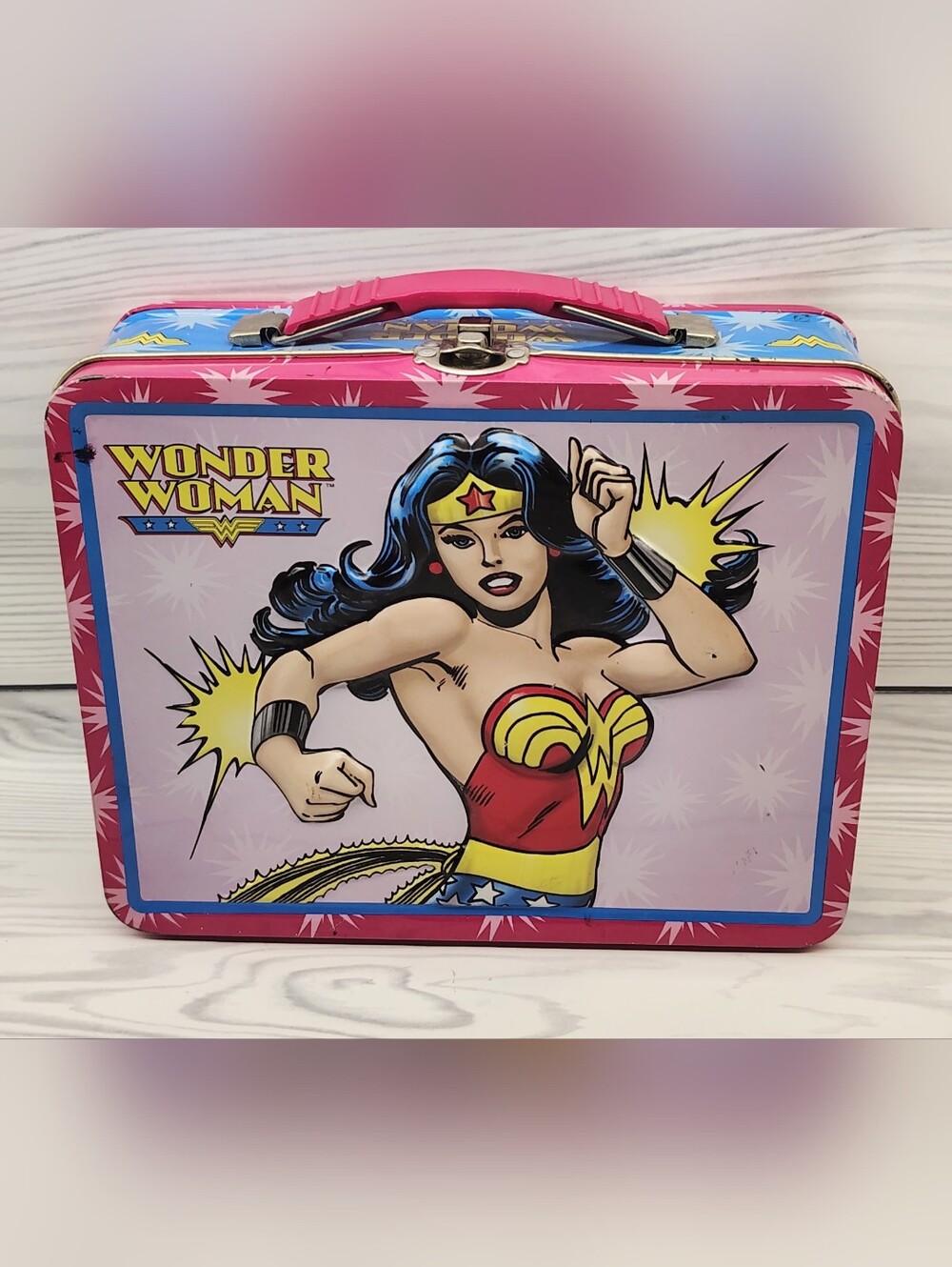DC Comics 3D Wonder Woman Vintage Tin Metal Lunchbox